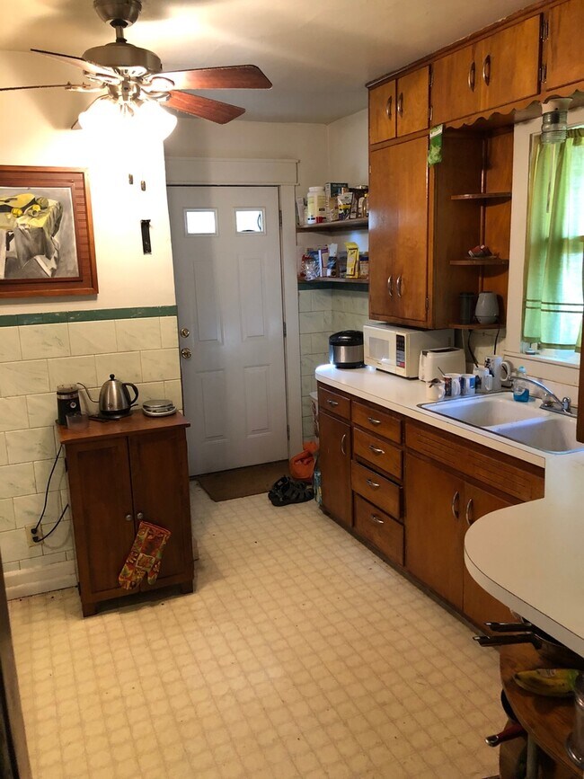 Foto del edificio - Available August 2026;  Monthly rent $1,425