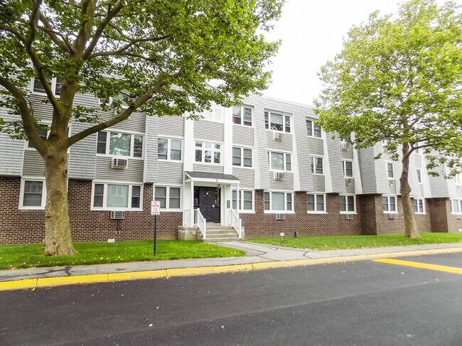 Building Photo - 143 Third St