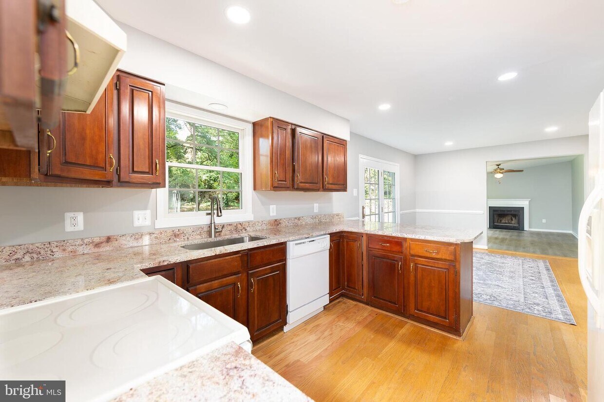 Foto principal - 1103 Swan Point Rd