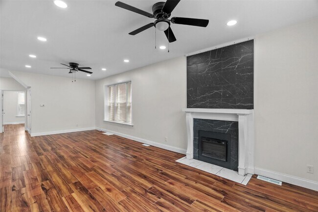 Foto del edificio - 5883 Washington Ave