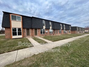 Building Photo - 953 Taylorsview Dr