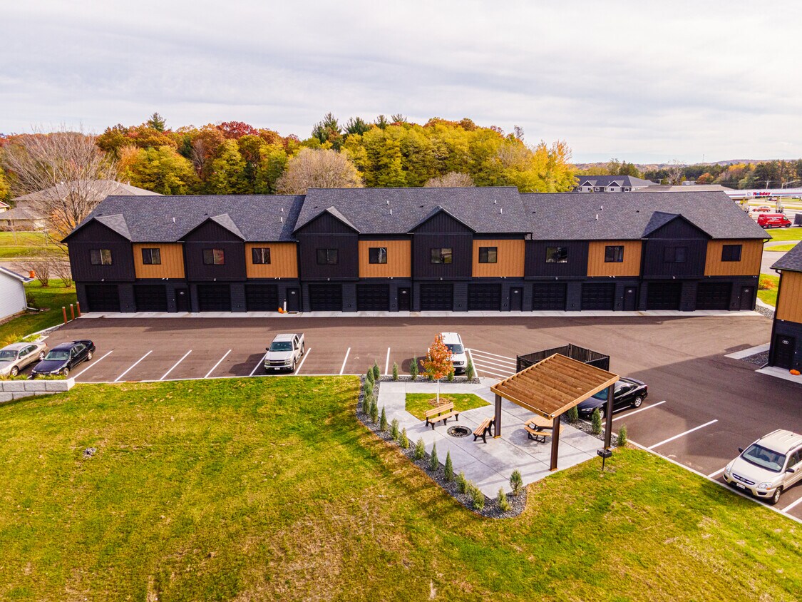 1152 N Hillcrest Pky Unit 208, Altoona, WI 54720 1152 N Hillcrest Pky