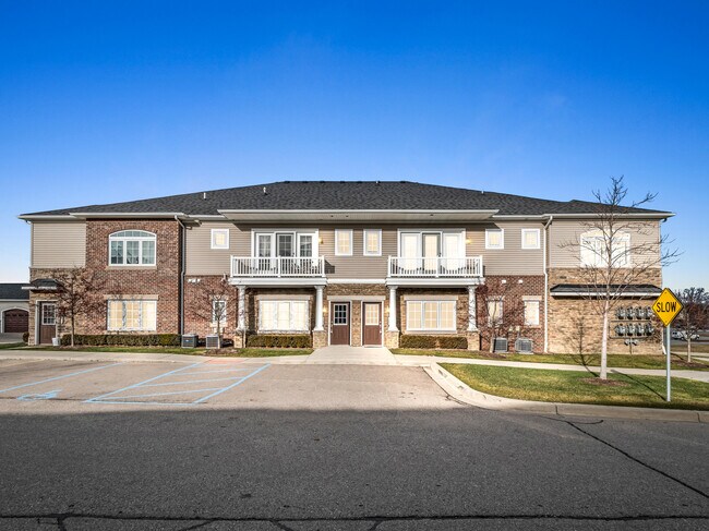 Foto del edificio - 5508 Arbor Chase Dr