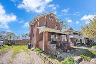 Building Photo - 256 E York St