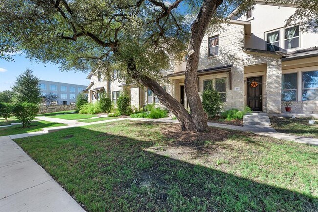 Foto del edificio - 13800 Lyndhurst St