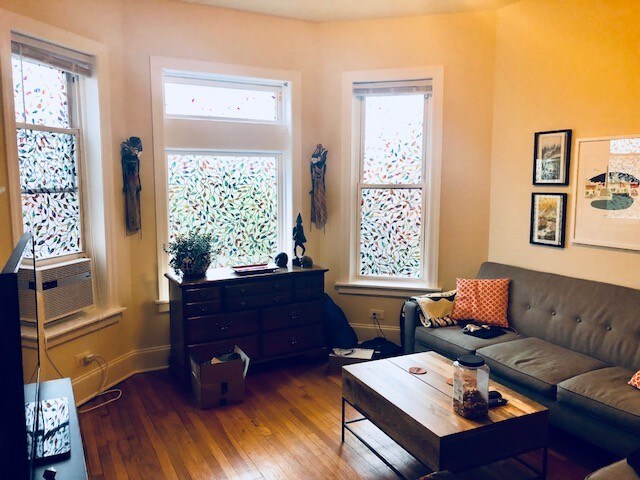 Primary Photo - 4609 N Ashland Ave