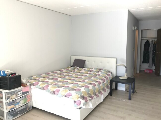 bedroom-1 - 1550 Worcester Rd