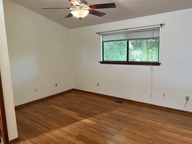 Foto del edificio - 333 Whetherbine Way E