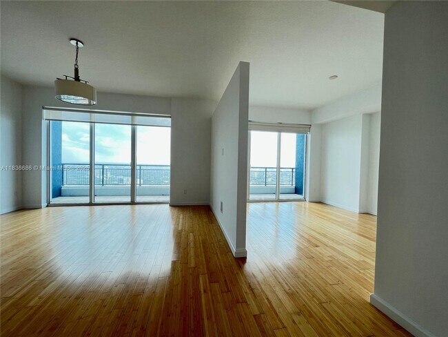 Foto del edificio - 60 SW 13th St