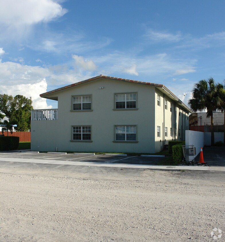 Building Photo - 213 SW 20th St