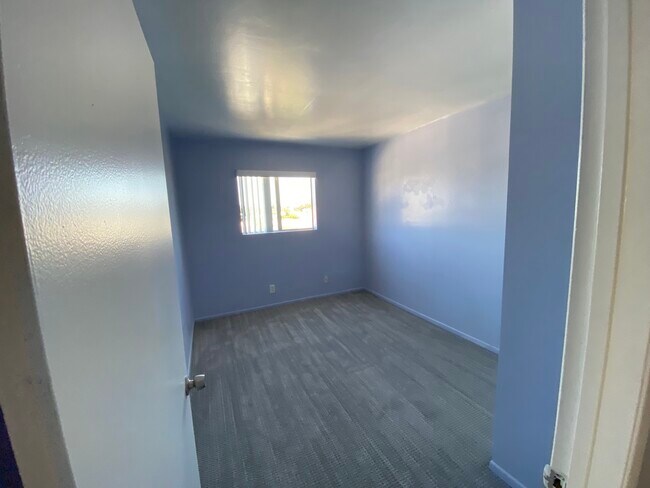 Building Photo - 616 Tularosa Dr