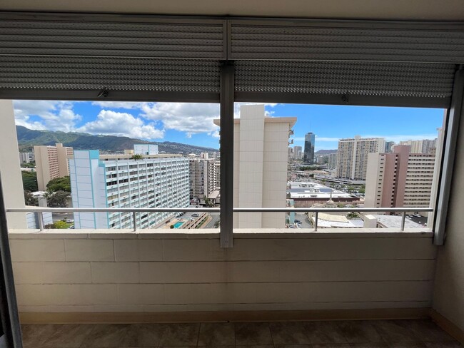 Building Photo - Woodrose (Honolulu) - Basic cable/electric...