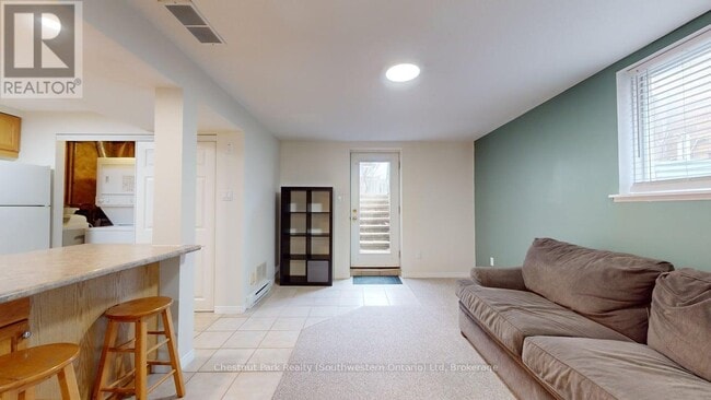 Building Photo - 22 Moss Pl