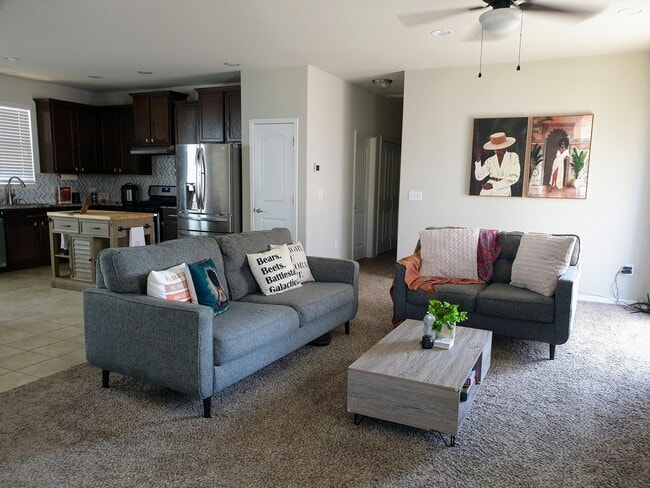 Foto del edificio - 392 Eagle Brook Ln