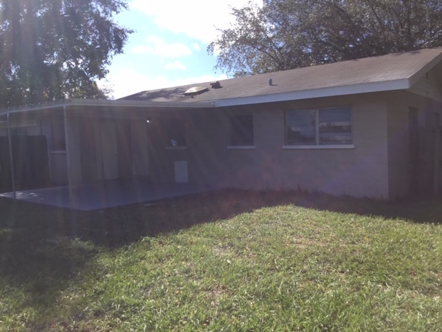 Building Photo - Spacious 4/1! Available Now!