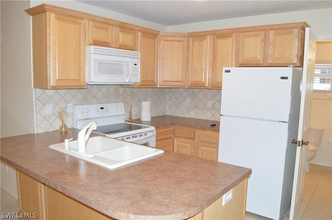 Foto del edificio - 8326 Matanzas Rd