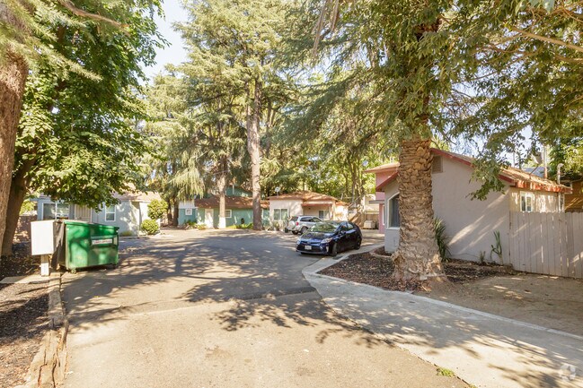 Entrada del vecindario - 104 4th St