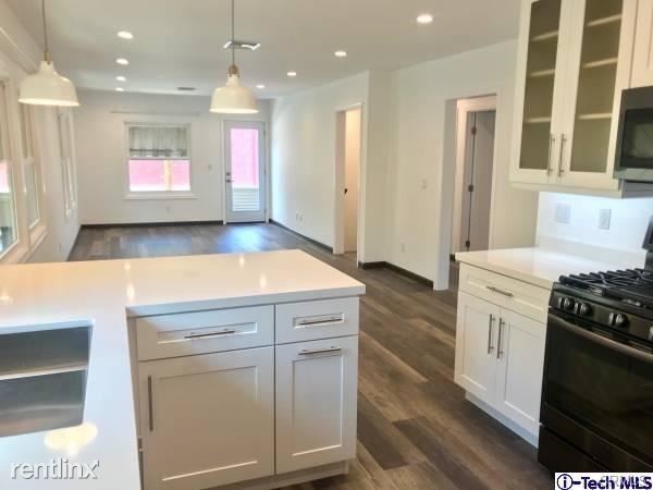 Building Photo - 2 br, 1 bath House - 1110 1/2 N Benton Way