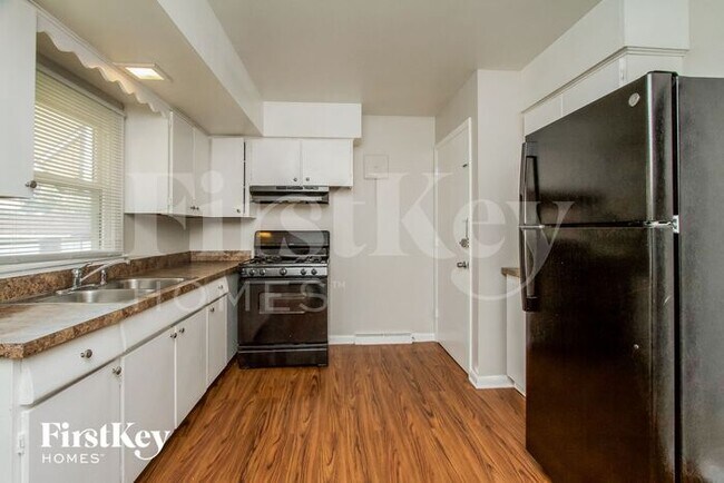 Foto del edificio - 326 Clyde Ave