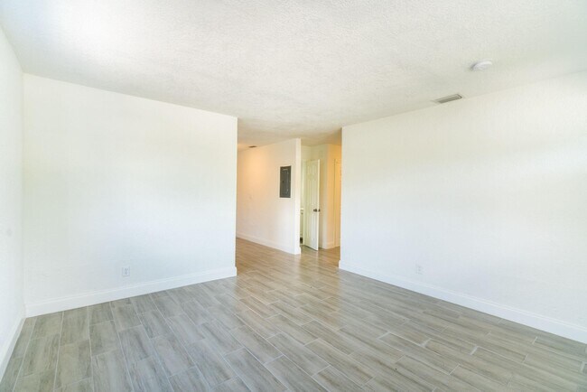 Foto del edificio - 700 NW 2nd Way