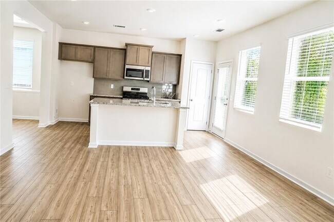 Foto del edificio - 79 Pineview Dr