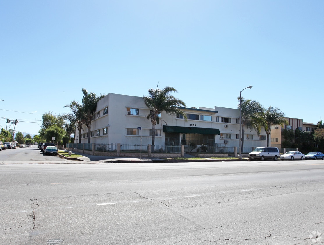 Primary Photo - 8930 Van Nuys Blvd