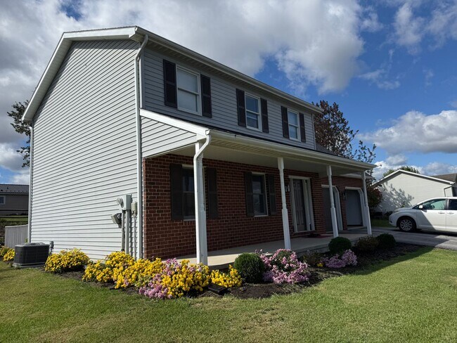 Foto del edificio - 1560 Buttercup Dr