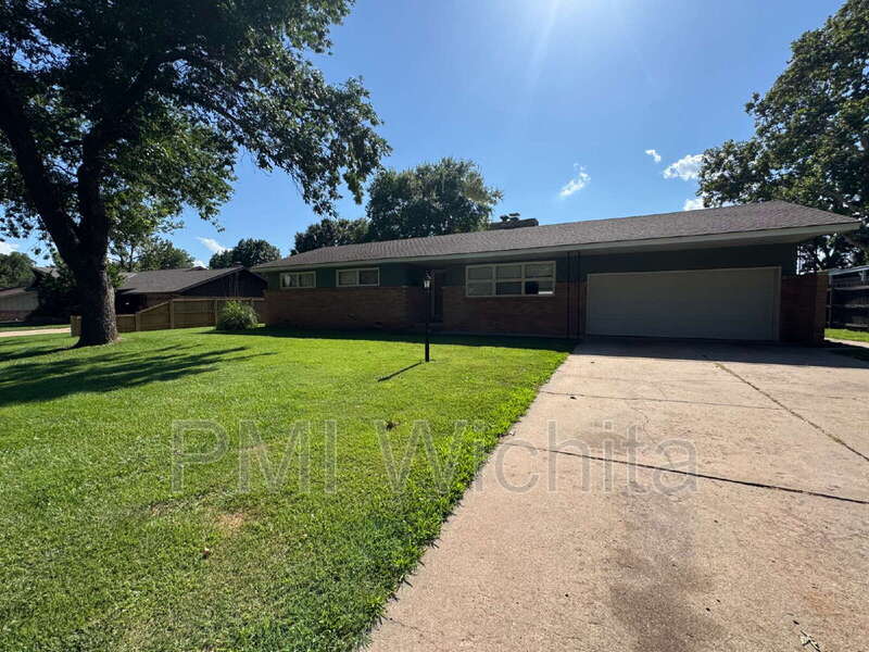 Foto del edificio - 945 N Crestline Ave
