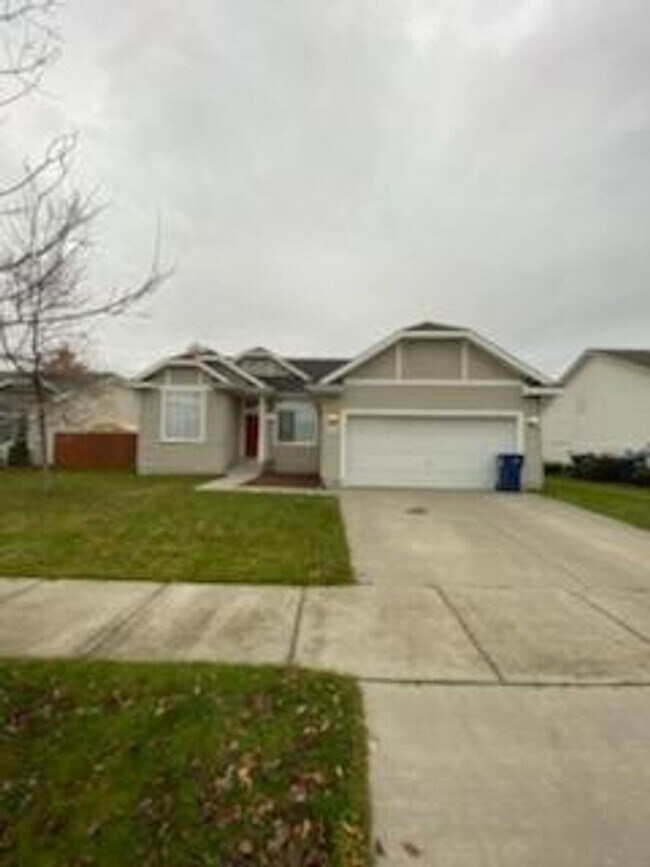 Building Photo - 2559-2559 W Apperson Dr