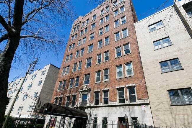 Building Photo - 940 W Winona St