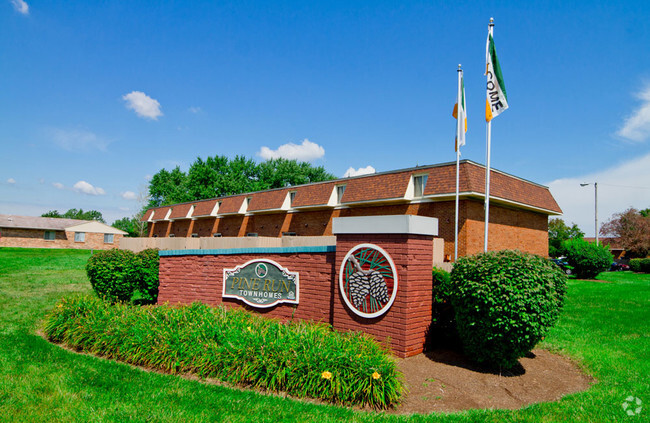 Building Photo - Pine Run Townhomes