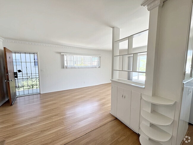 Building Photo - 6125 Cashio St