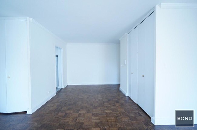 Foto del edificio - 353 E 83rd St