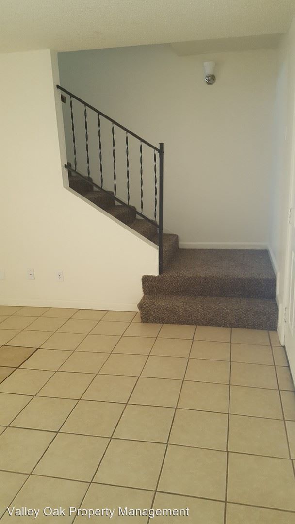 Building Photo - 1240 N Olive Ave