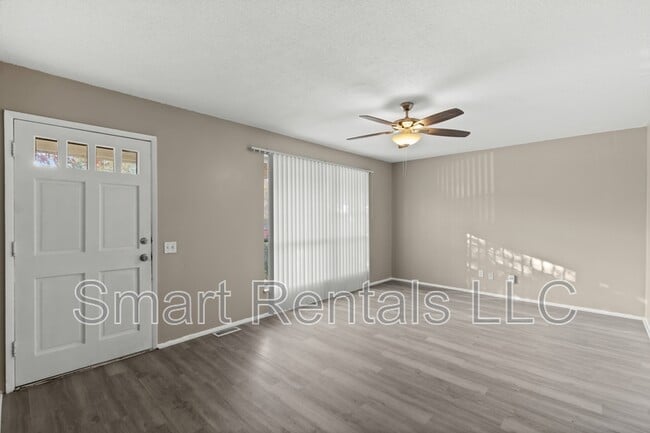 Building Photo - 695 Charvel Dr