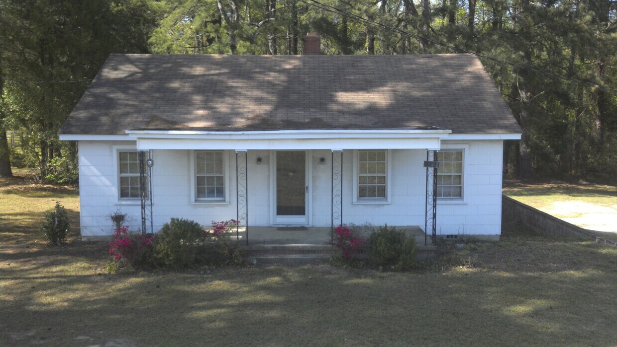 2121 Fayetteville Road House Rental in Rockingham, NC