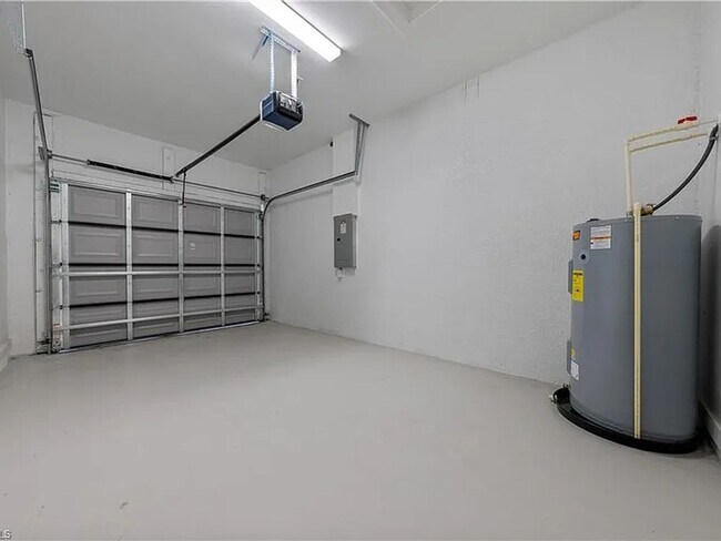 Foto del edificio - Charming 3BR House in Lehigh Acres