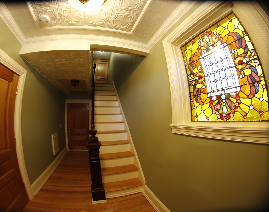 Shared entryway - 74 Concord St