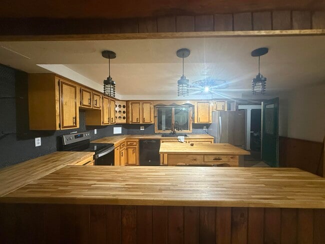 Building Photo - 192 Dorrs Corner Rd