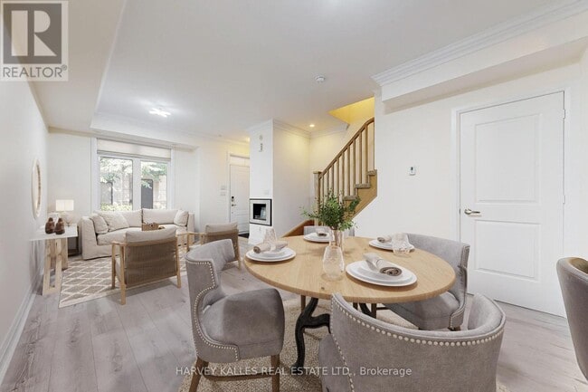 Building Photo - 7-TH17 Oakburn Crescent