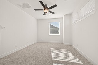 Building Photo - 15126 Dry Crk Jct Pl