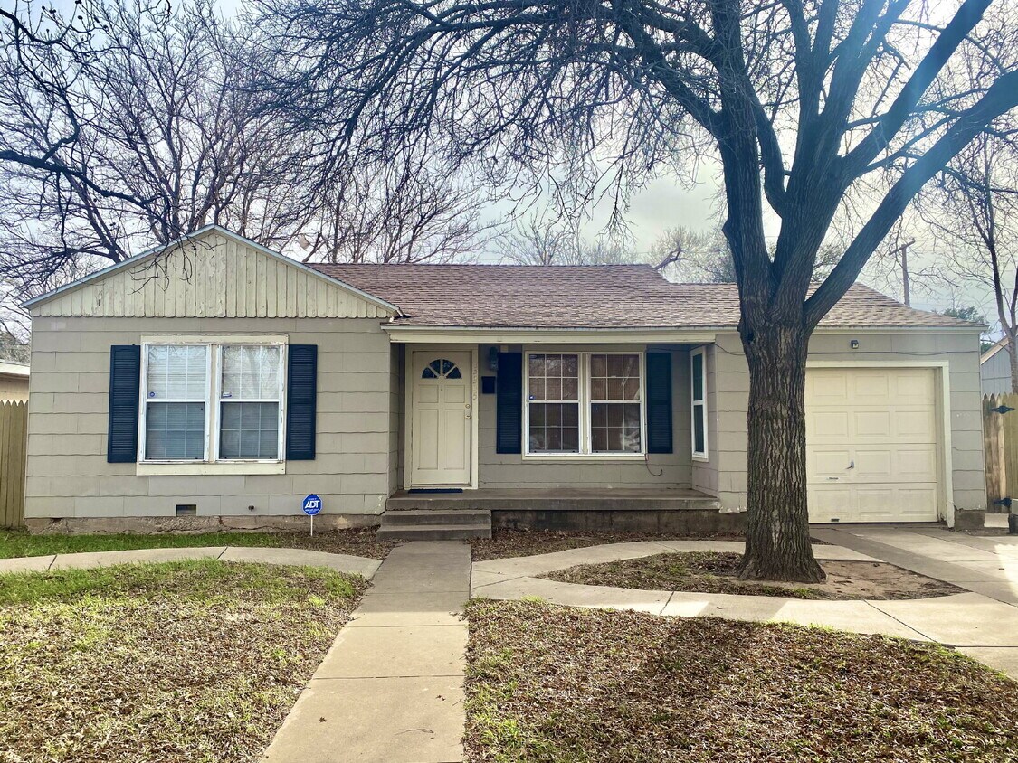 Foto principal - Available Late July! Four Bedroom in Tech ...