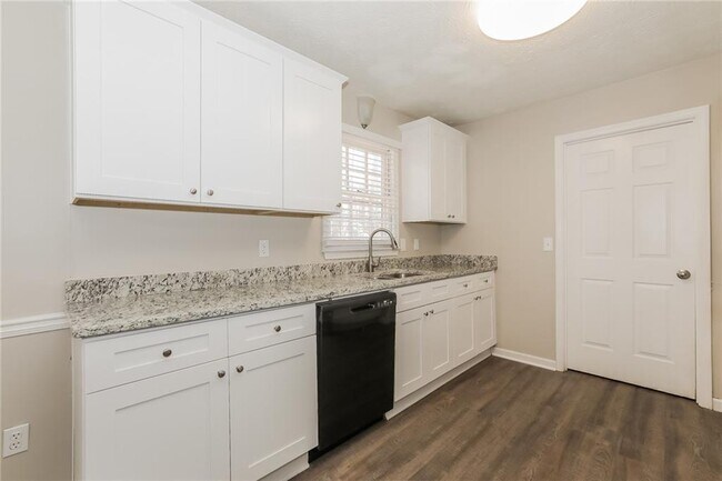 Foto del edificio - 4100 Summer Wood Dr