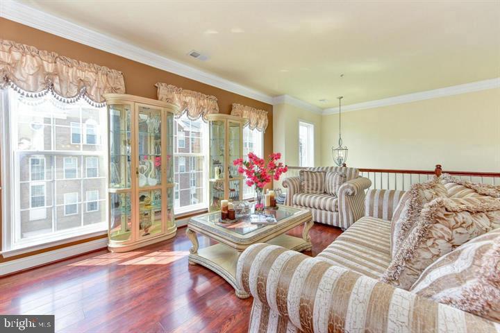 Foto principal - 20655 Sibbald Square