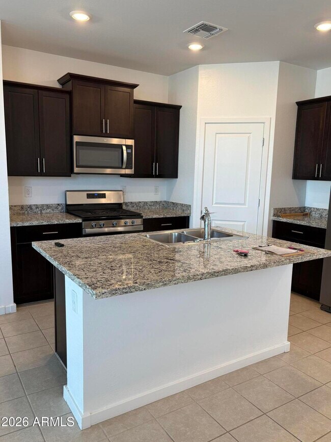 Building Photo - 3570 E Appaloosa Dr