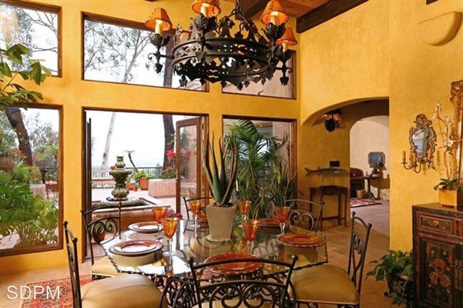 Building Photo - 5851 Soledad Mountain Rd
