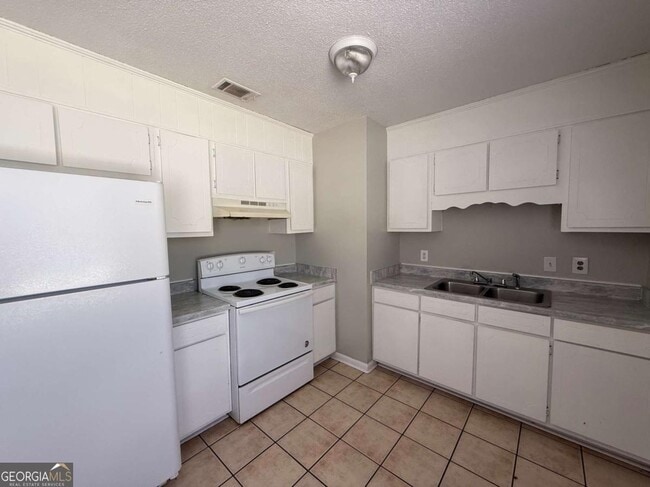 Building Photo - 240 Deerwood Dr