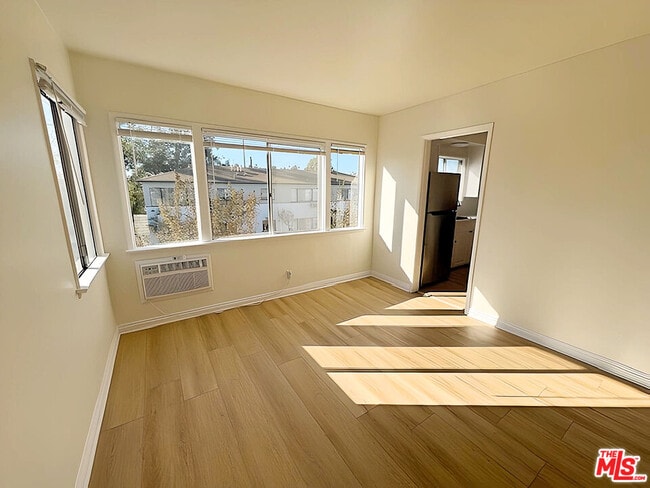 Building Photo - 6406 Roble Ave