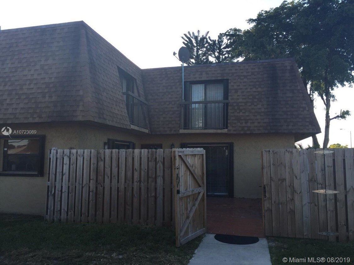Primary Photo - 2415 W 67th Pl