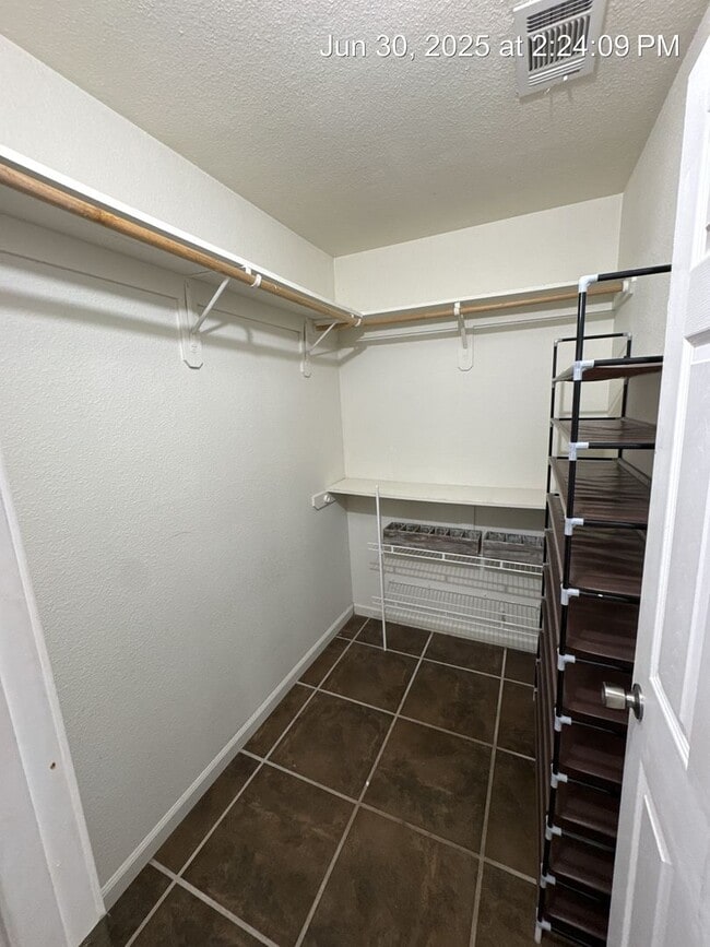 Building Photo - 3969